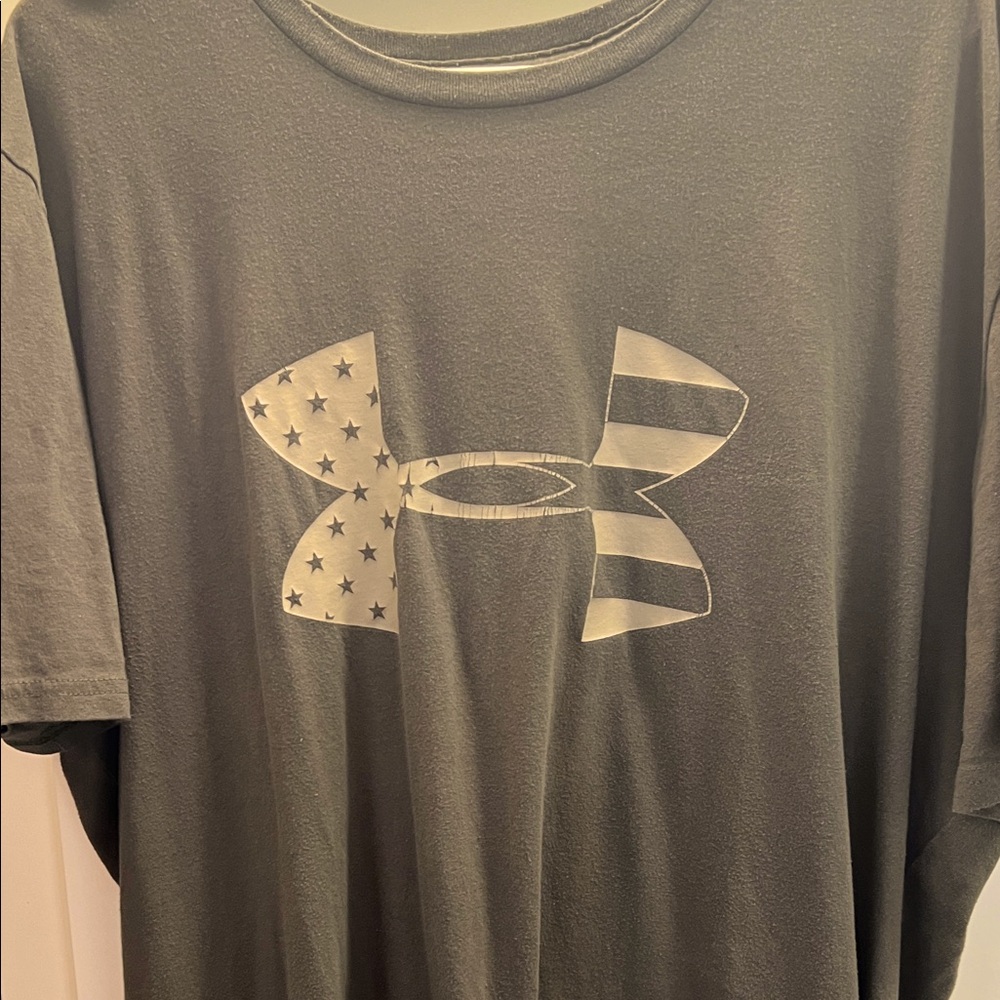Under Armour Men's Gray T-Shirt with Flag Graphic